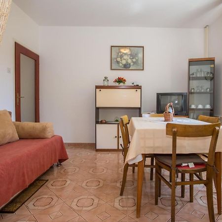 Garden View Apartment In Porec For 2 - 4 Persons Exterior foto