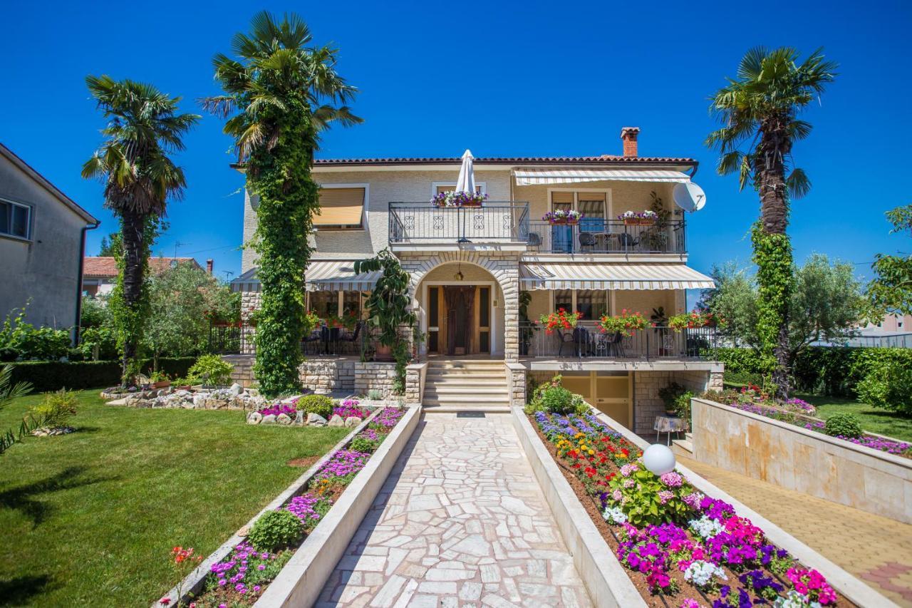 Garden View Apartment In Porec For 2 - 4 Persons Exterior foto