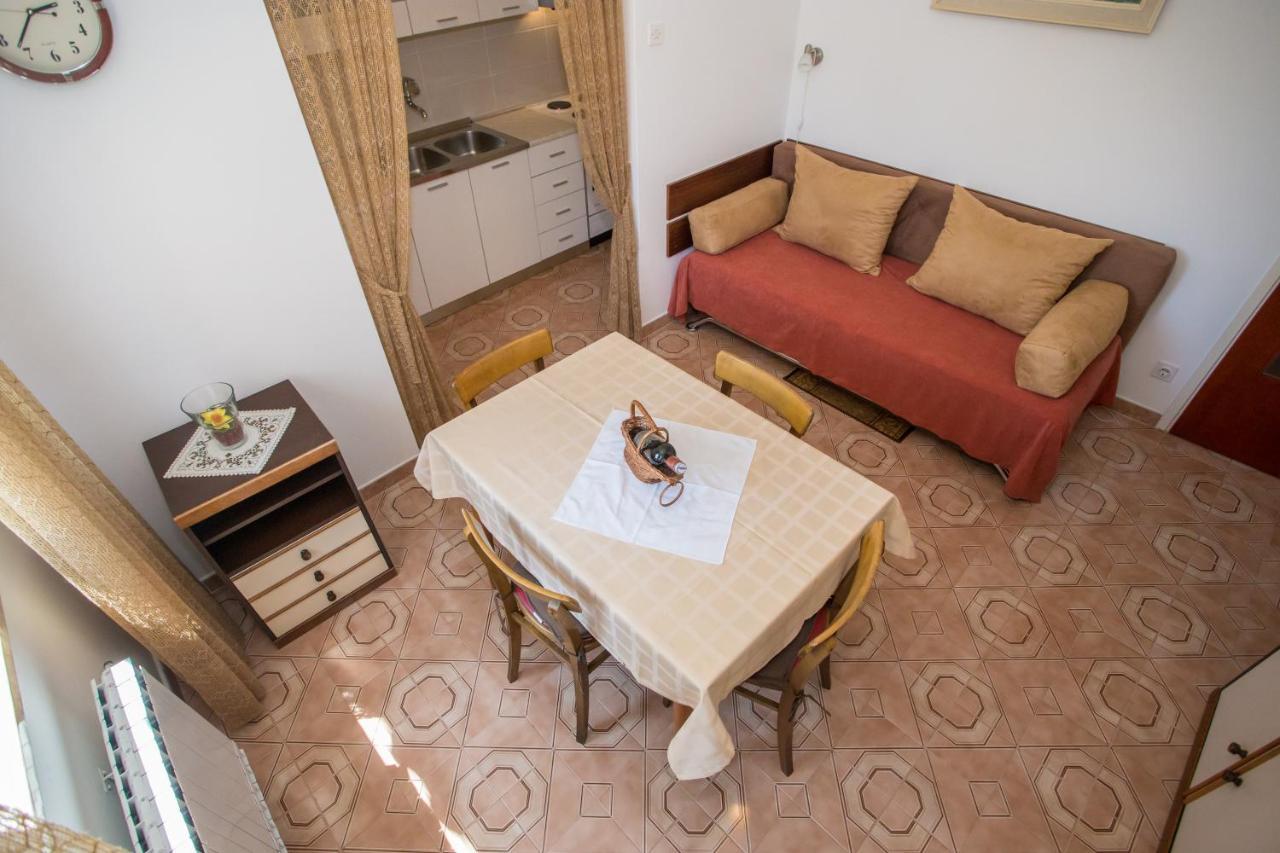 Garden View Apartment In Porec For 2 - 4 Persons Exterior foto