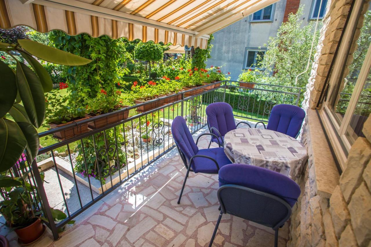 Garden View Apartment In Porec For 2 - 4 Persons Exterior foto